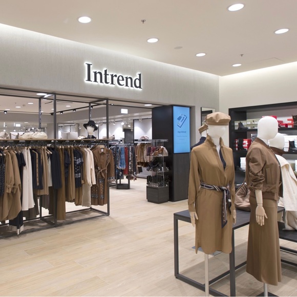 Meet the Posher-INTREND Italian Fashion by MaxMara Fashion Group. - Picture 1 of 2